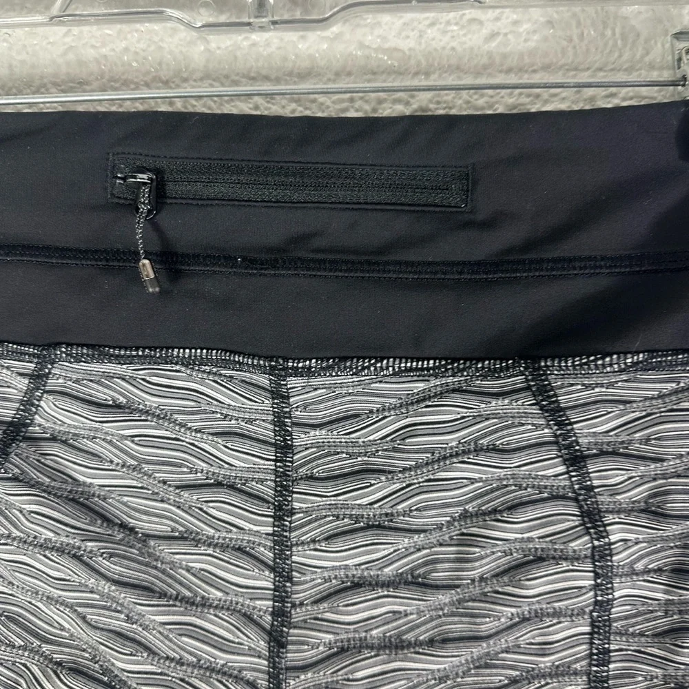 Lululemon Run Inspire Crop II All Luxtreme Textured Wave Black Silver Spoon 4